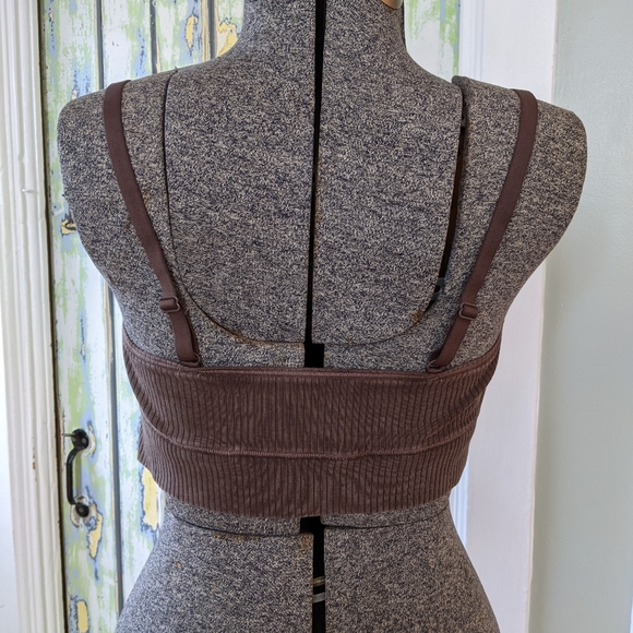 Aerie Offline bralette with ruched front, ribbed textured and grey/plum colour - Picture 6 of 8